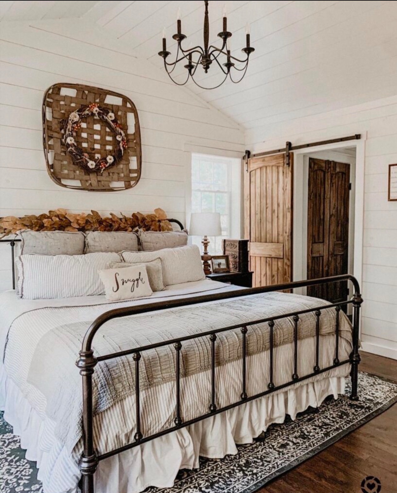 25 Farmhouse bedroom designs